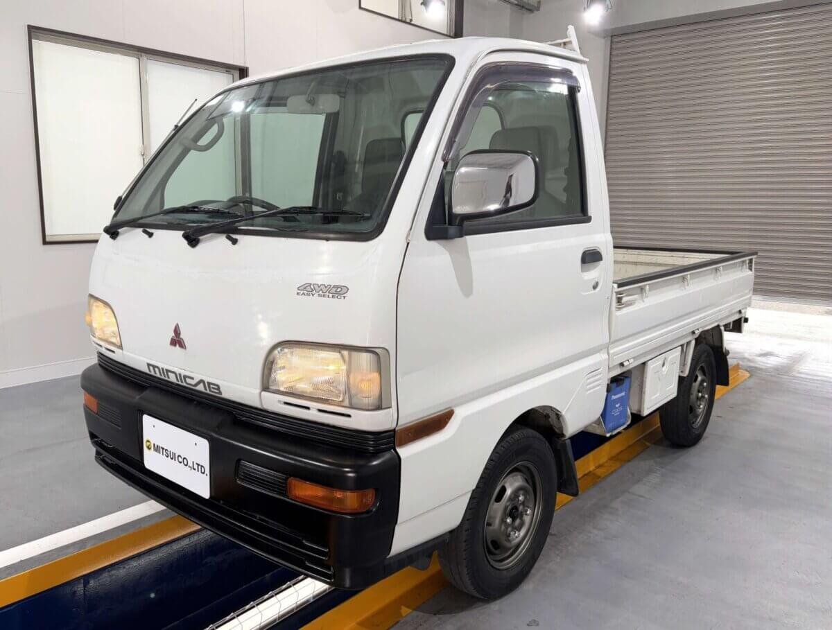 1998 Mitsubishi Minicab JDM car for sale — photo 2 of 22