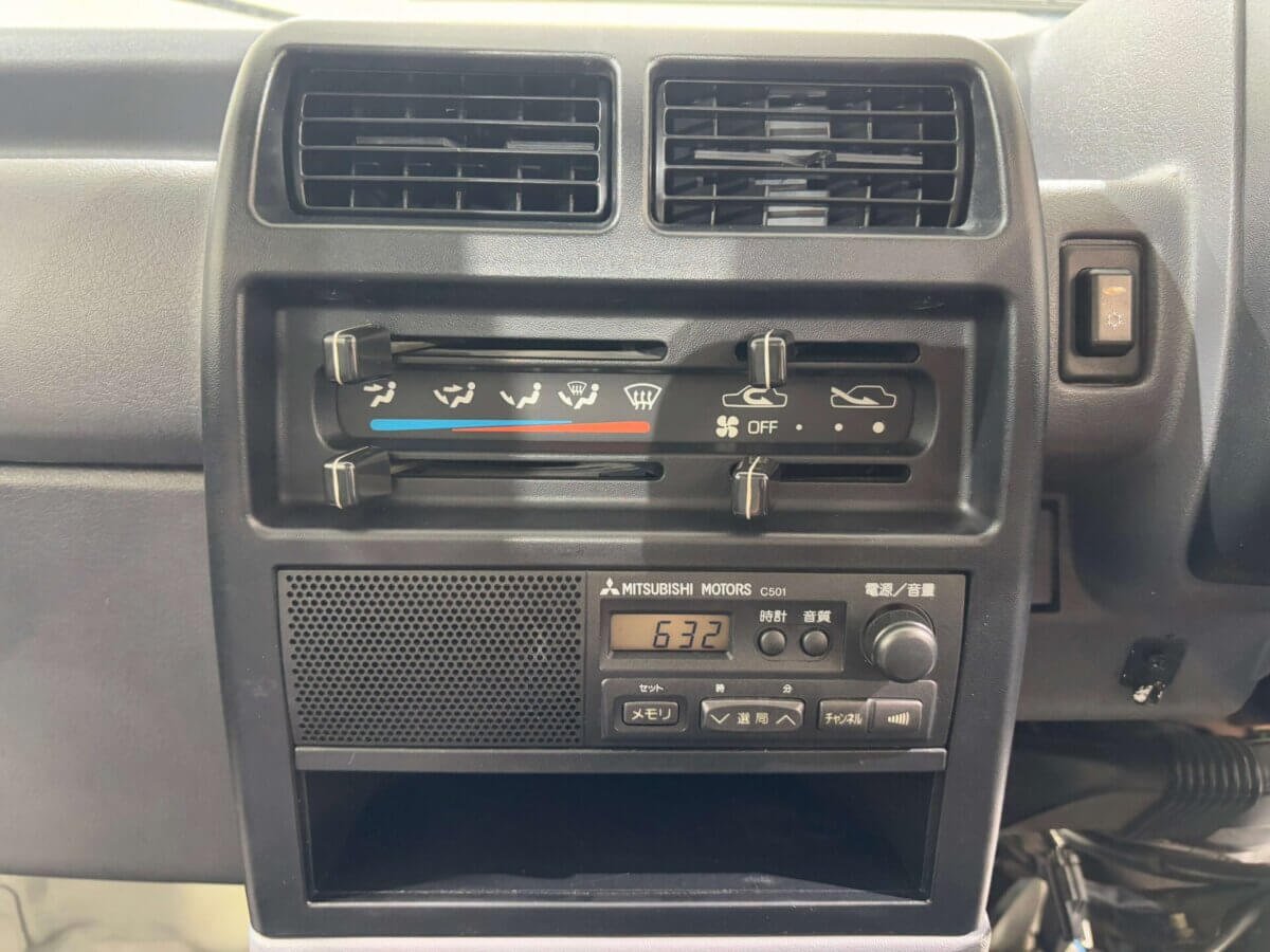 1998 Mitsubishi Minicab JDM car for sale — photo 10 of 22