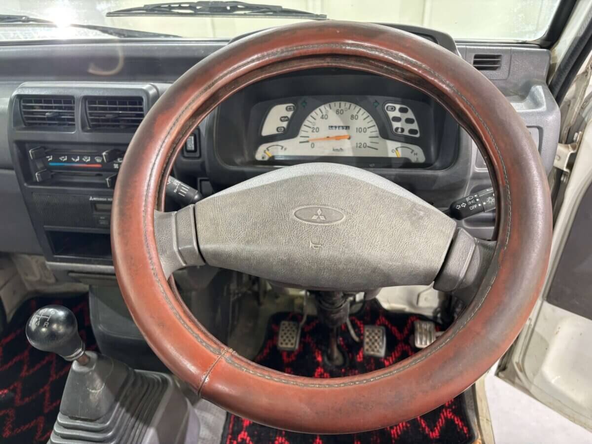 1998 Mitsubishi Minicab JDM car for sale — photo 8 of 25