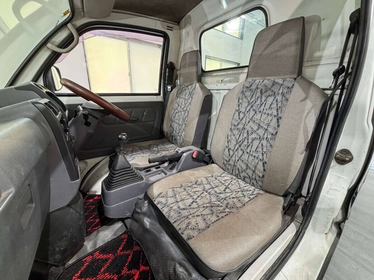 1998 Mitsubishi Minicab JDM car for sale — photo 10 of 25