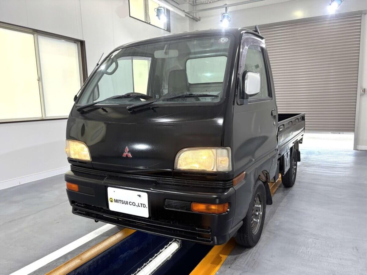 1998 Mitsubishi Minicab JDM car for sale — photo 2 of 25