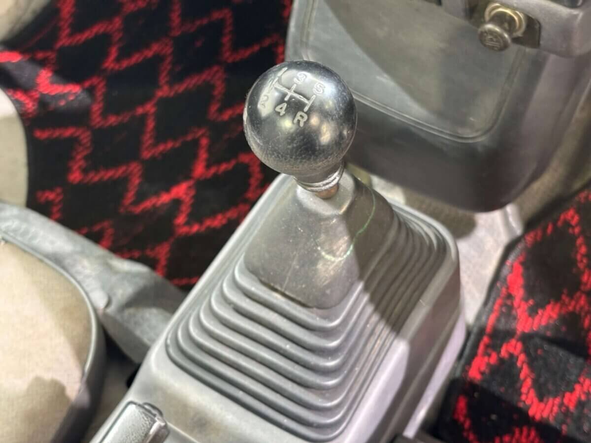 1998 Mitsubishi Minicab JDM car for sale — photo 13 of 25