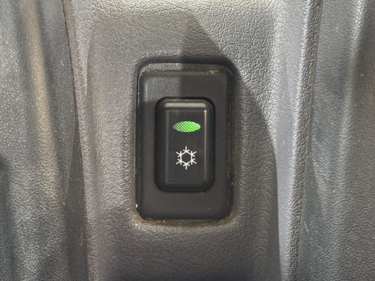 1998 Mitsubishi Minicab JDM car for sale — photo 12 of 25