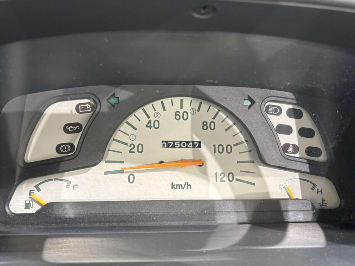 1998 Mitsubishi Minicab JDM car for sale — photo 7 of 23