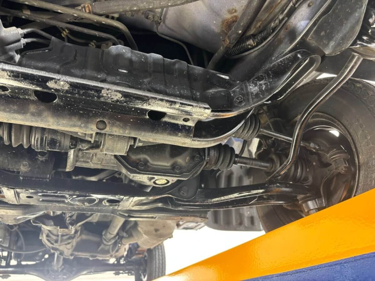 1998 Mitsubishi Minicab JDM car for sale — photo 18 of 23