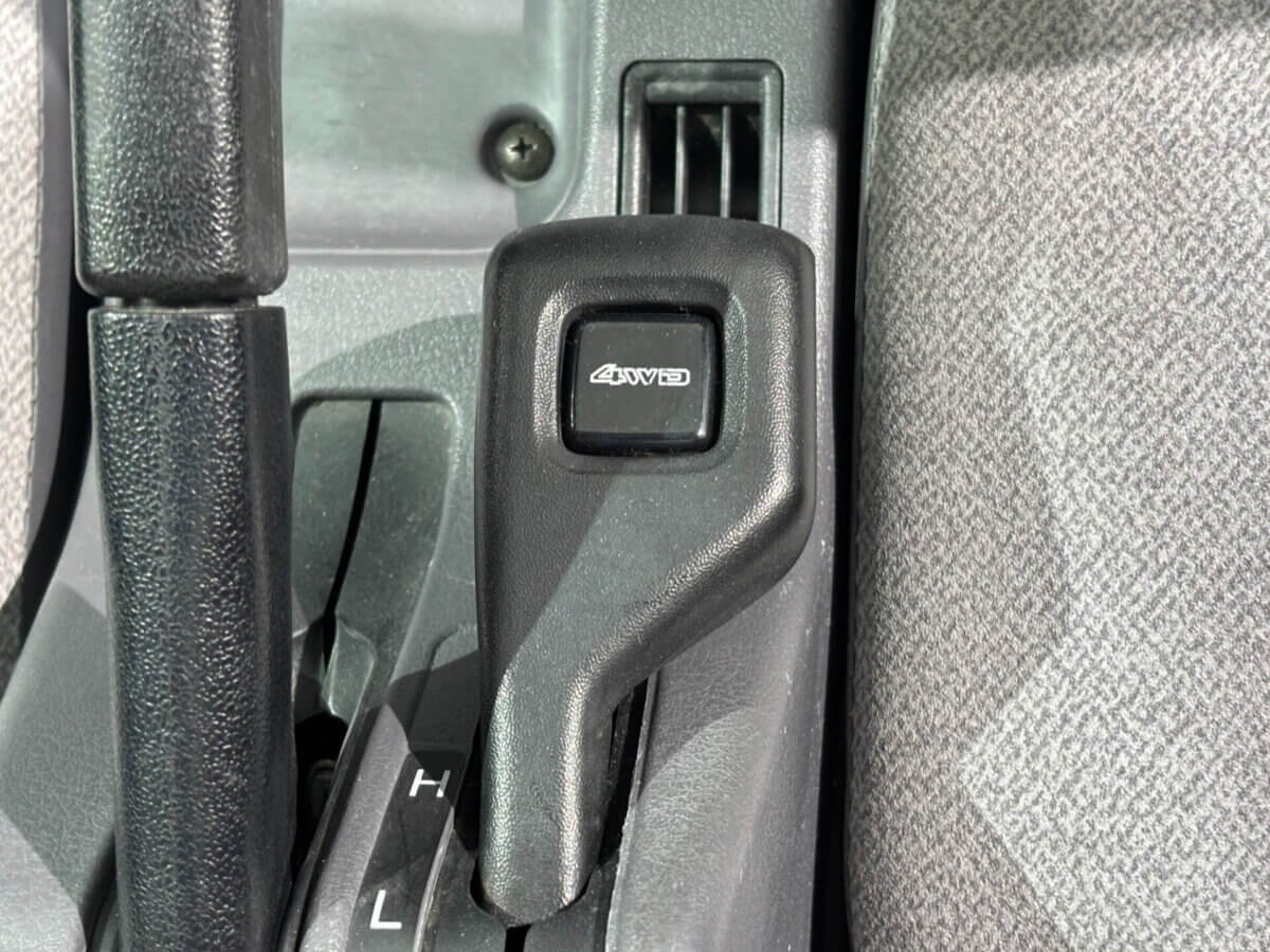 1998 Mitsubishi Minicab JDM car for sale — photo 12 of 23