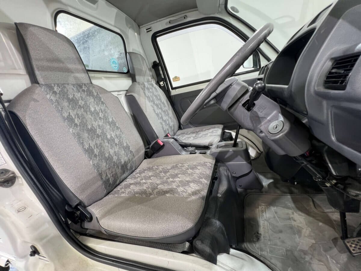 1998 Mitsubishi Minicab JDM car for sale — photo 8 of 23