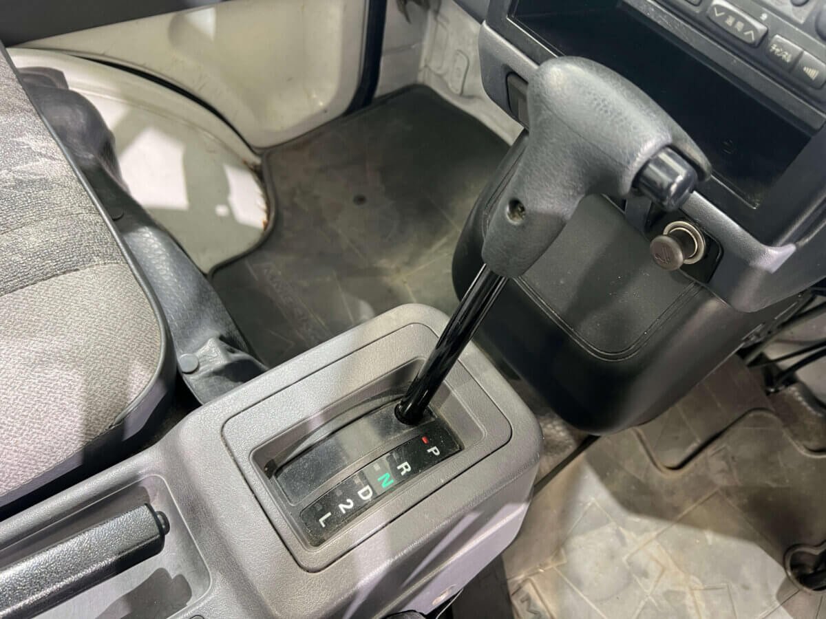 1998 Mitsubishi Minicab JDM car for sale — photo 12 of 23
