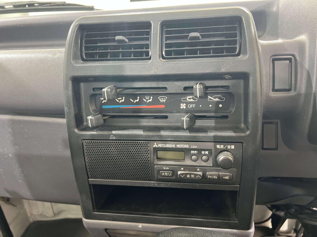1998 Mitsubishi Minicab JDM car for sale — photo 10 of 23