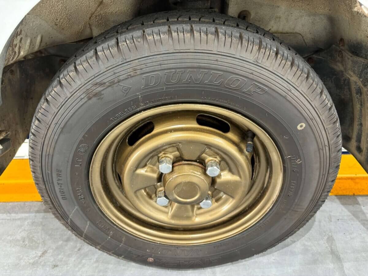 1998 Mitsubishi Minicab JDM car for sale — photo 17 of 25