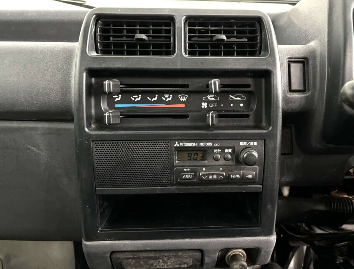 1998 Mitsubishi Minicab JDM car for sale — photo 11 of 25