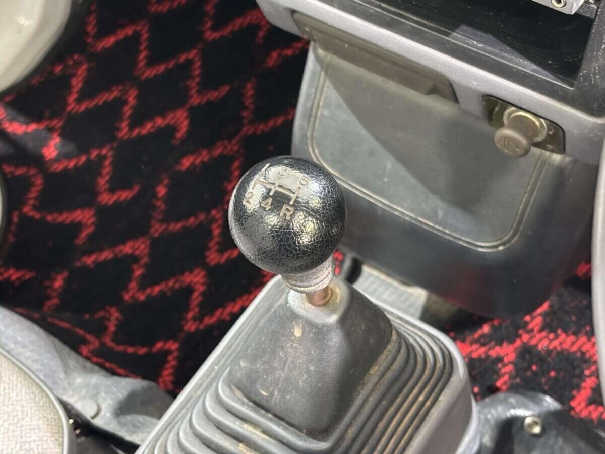 1998 Mitsubishi Minicab JDM car for sale — photo 11 of 25