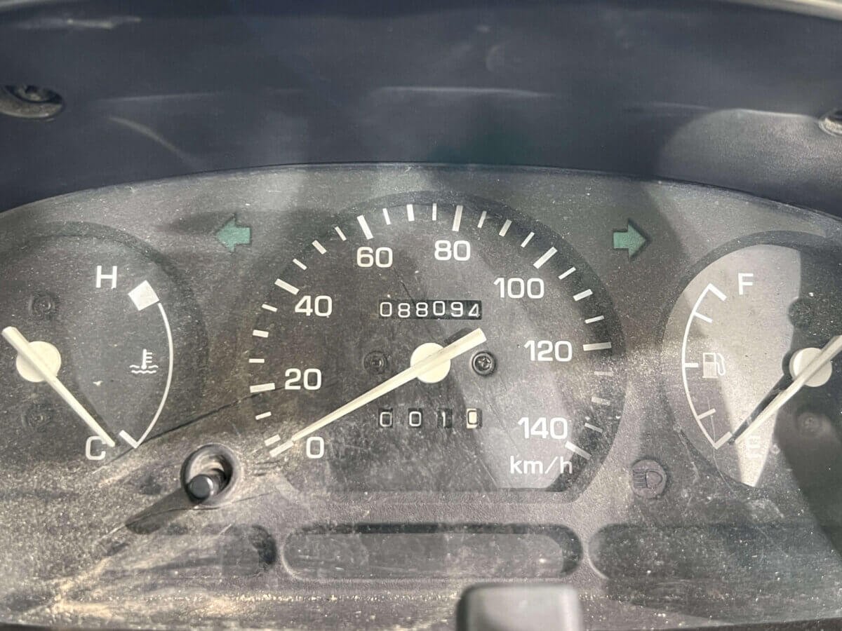 1999 Daihatsu Hijet JDM car for sale — photo 11 of 25