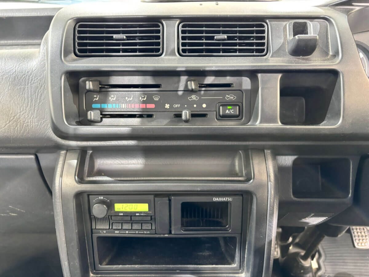 1999 Daihatsu Hijet JDM car for sale — photo 10 of 24