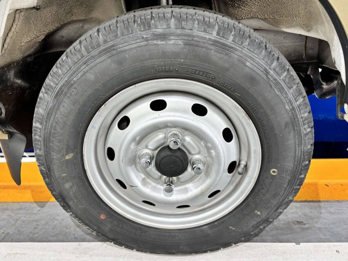 1999 Daihatsu Hijet JDM car for sale — photo 13 of 24