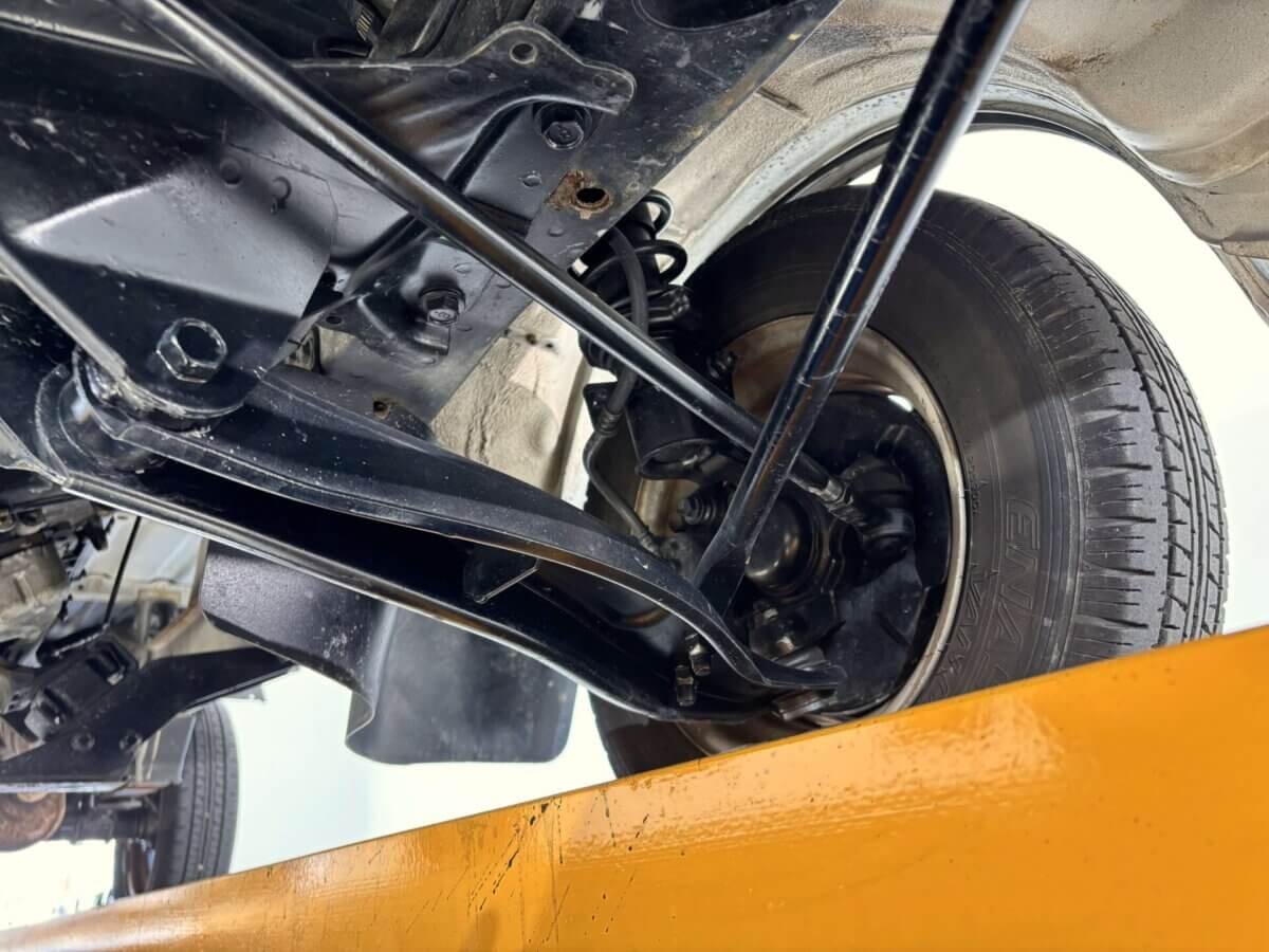 1999 Daihatsu Hijet JDM car for sale — photo 18 of 24