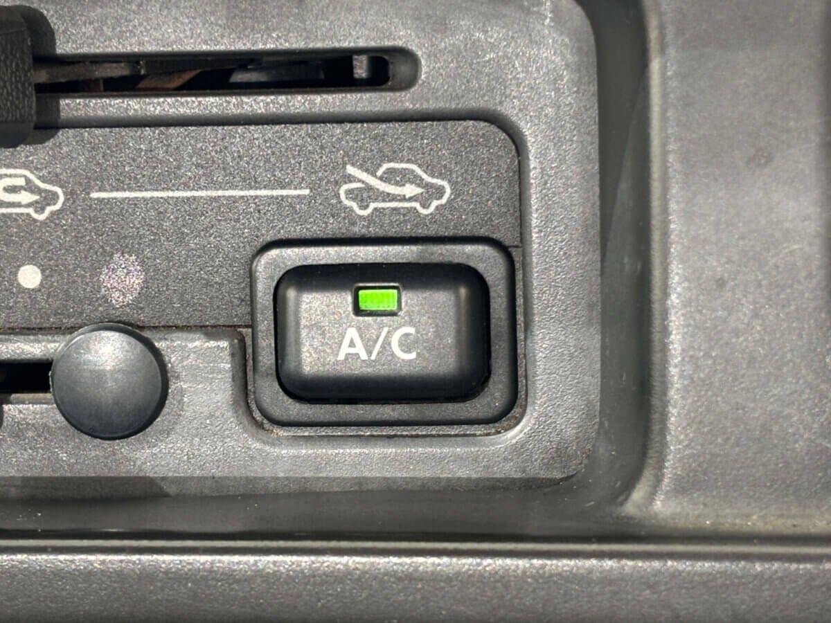 1999 Daihatsu Hijet JDM car for sale — photo 11 of 25