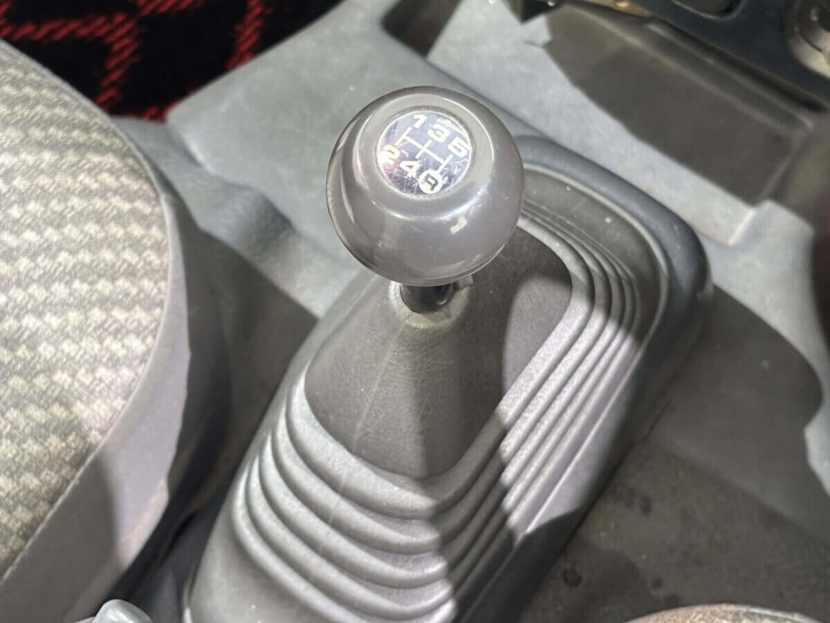 1999 Daihatsu Hijet JDM car for sale — photo 13 of 25