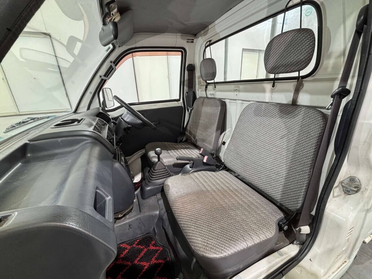 1999 Daihatsu Hijet JDM car for sale — photo 9 of 25