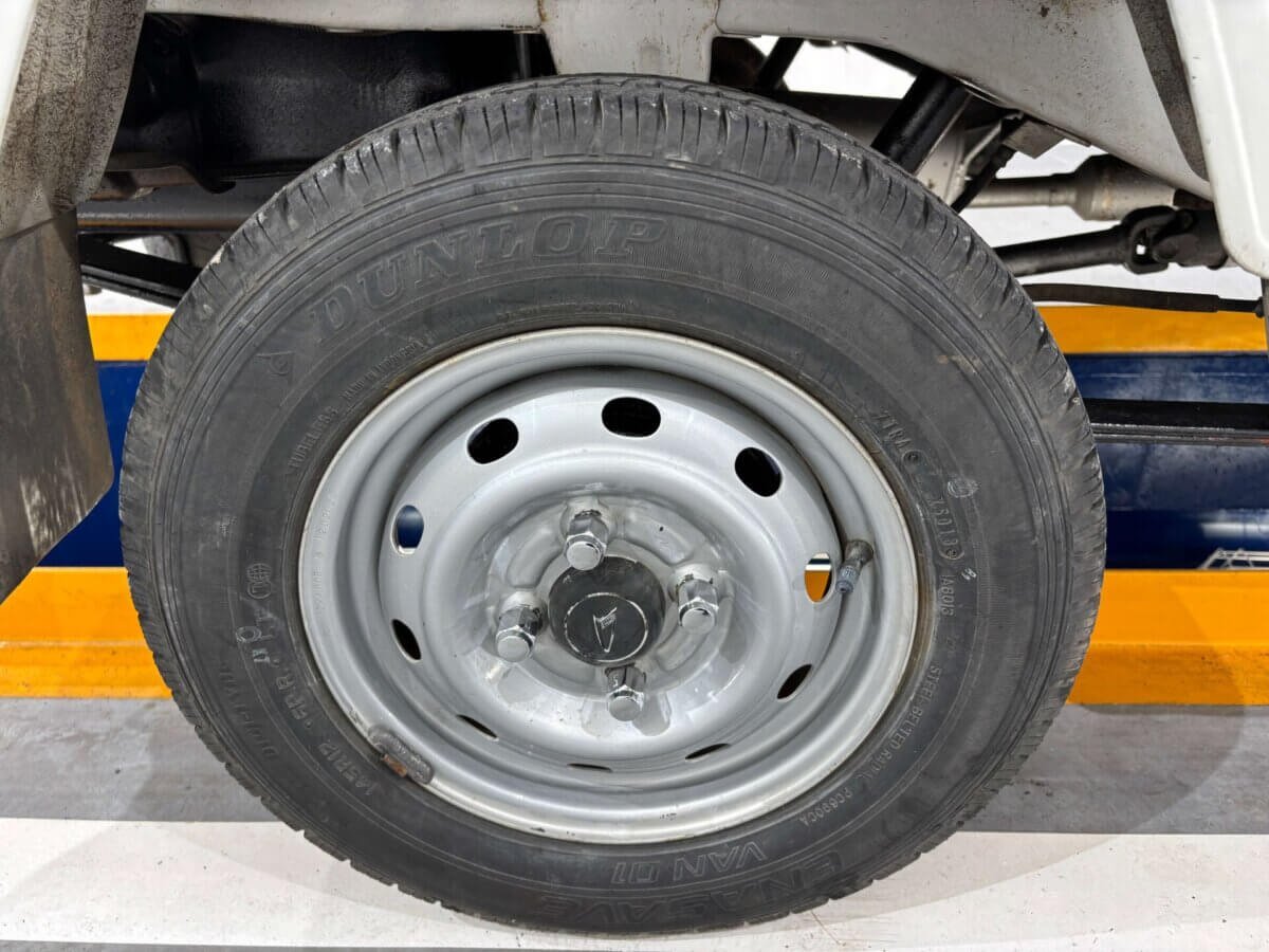 1999 Daihatsu Hijet JDM car for sale — photo 15 of 25