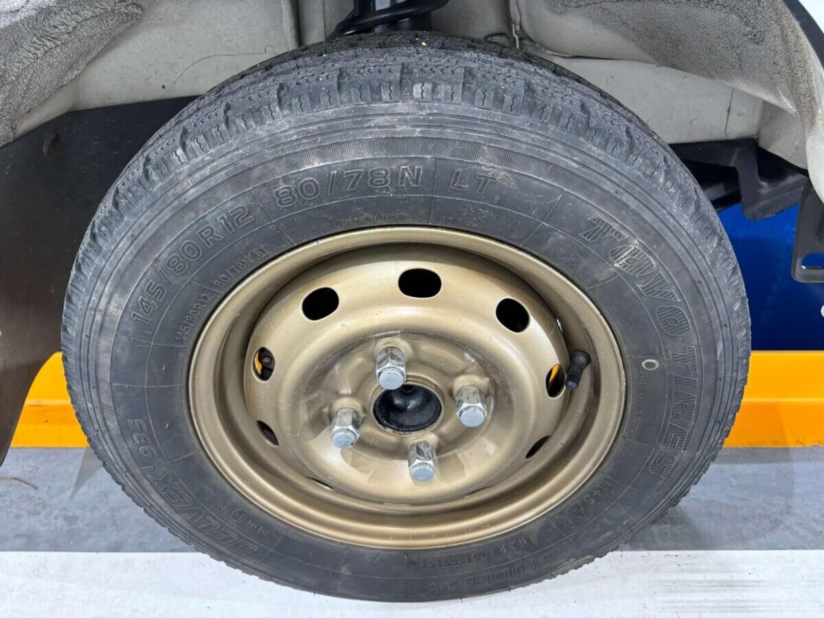 1999 Daihatsu Hijet JDM car for sale — photo 15 of 24