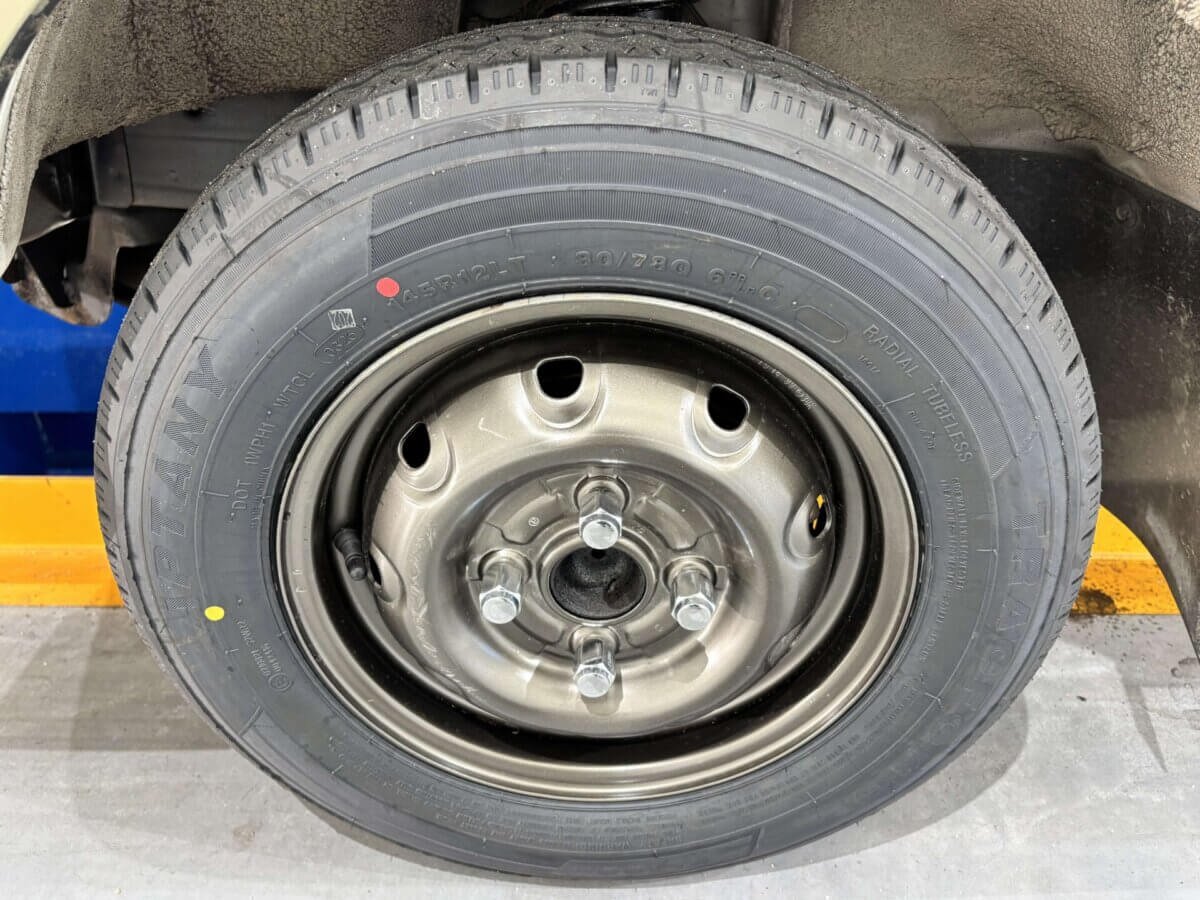 1999 Daihatsu Hijet JDM car for sale — photo 16 of 24