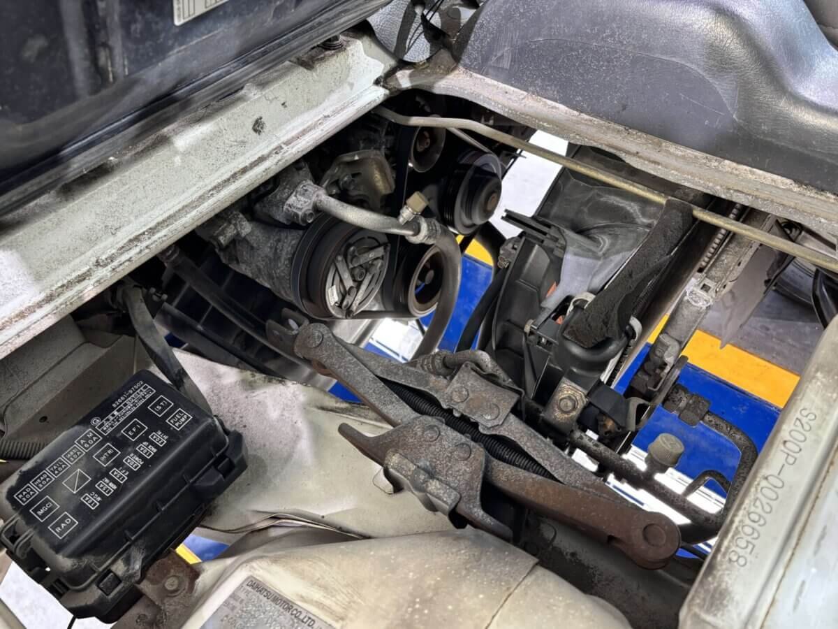 1999 Daihatsu Hijet JDM car for sale — photo 6 of 24
