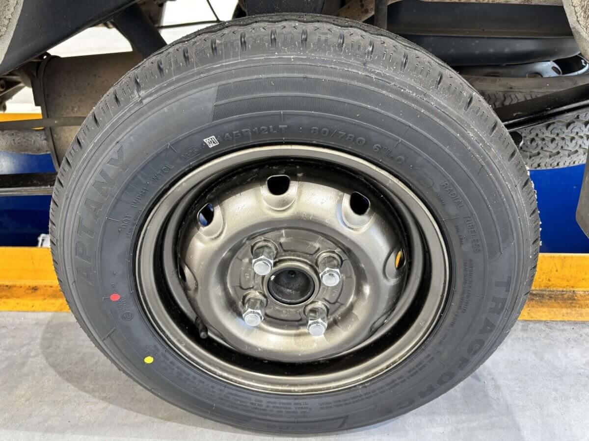 1999 Daihatsu Hijet JDM car for sale — photo 15 of 24