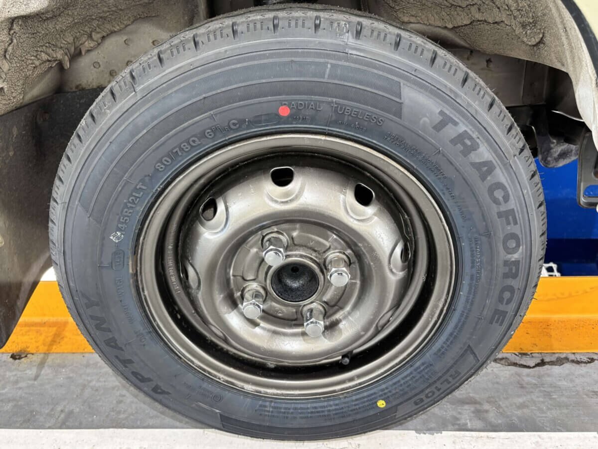 1999 Daihatsu Hijet JDM car for sale — photo 13 of 24
