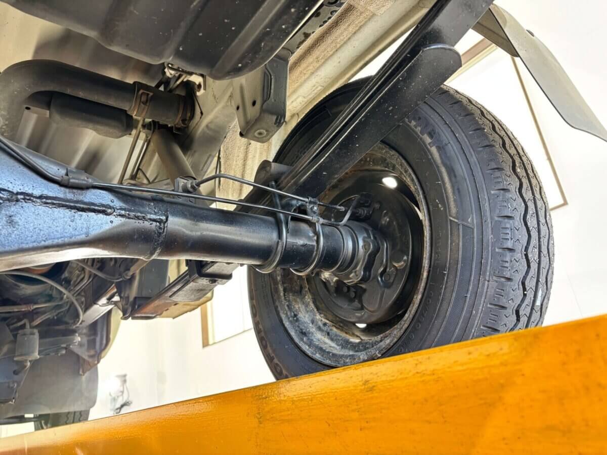 1999 Daihatsu Hijet JDM car for sale — photo 20 of 24