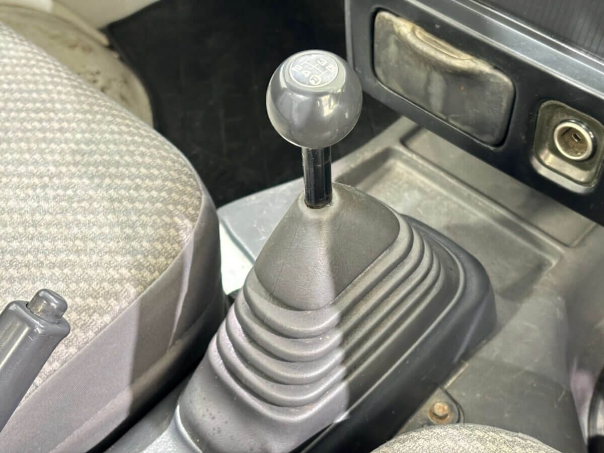1999 Daihatsu Hijet JDM car for sale — photo 12 of 24