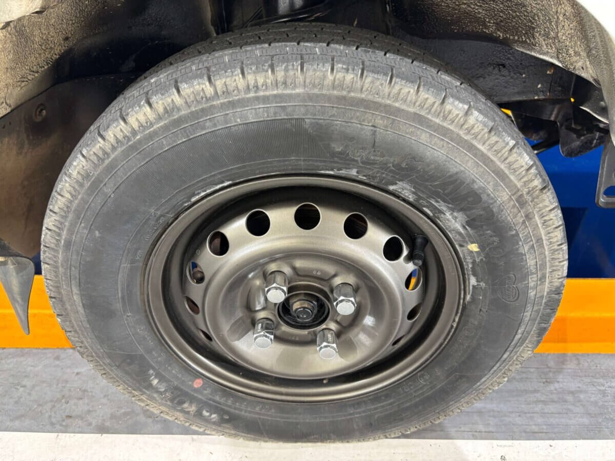 1999 Daihatsu Hijet JDM car for sale — photo 13 of 23