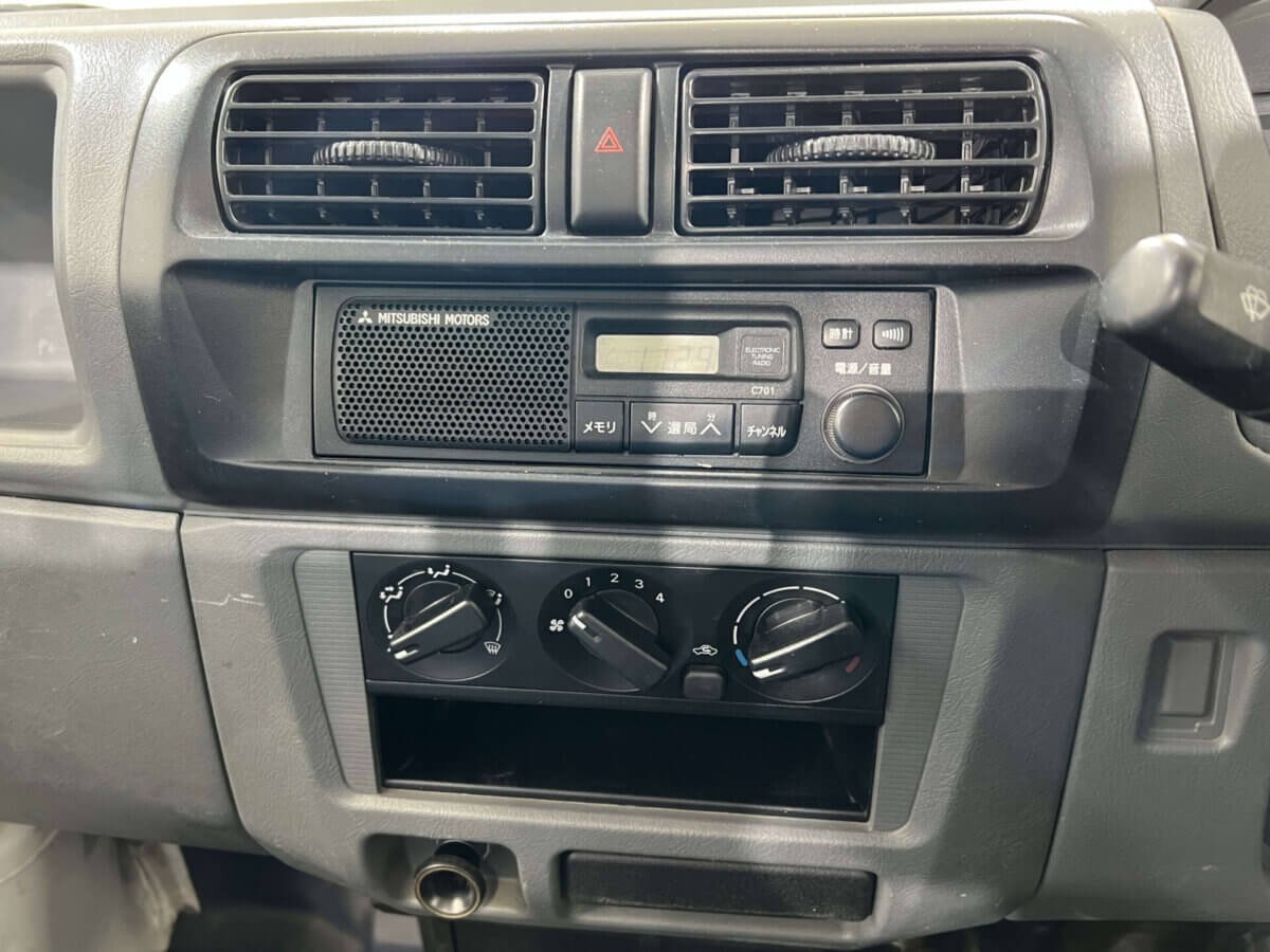 1999 Mitsubishi Minicab JDM car for sale — photo 11 of 25