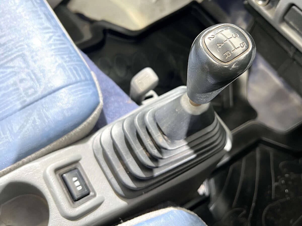 1999 Mitsubishi Minicab JDM car for sale — photo 13 of 25