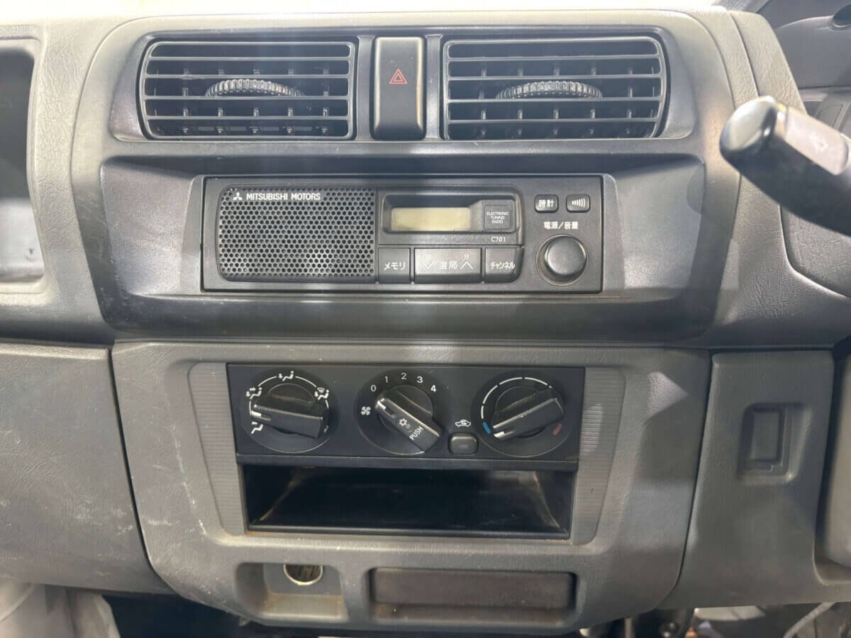1999 Mitsubishi Minicab JDM car for sale — photo 10 of 25