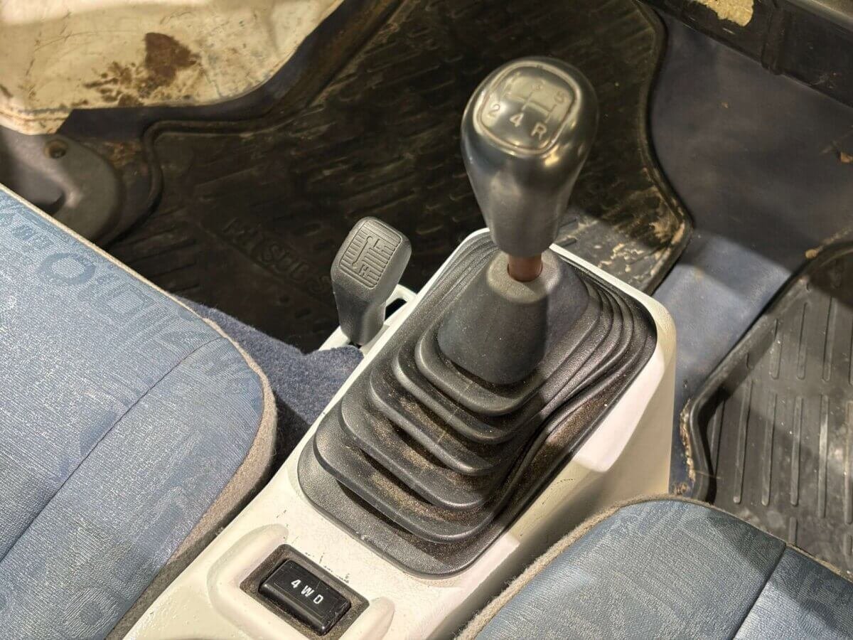 1999 Mitsubishi Minicab JDM car for sale — photo 12 of 25