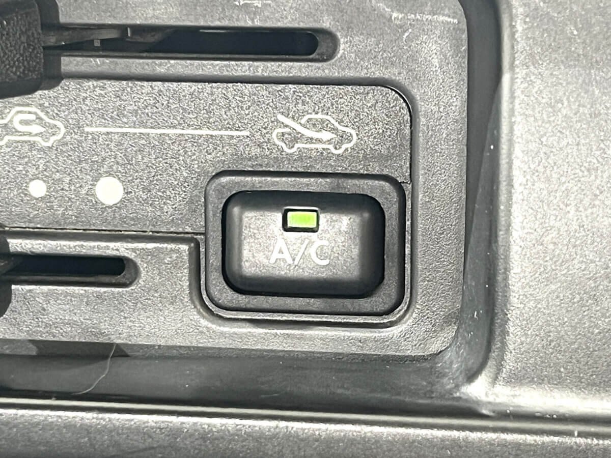 2000 Daihatsu Hijet JDM car for sale — photo 11 of 24