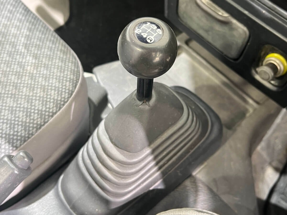 2000 Daihatsu Hijet JDM car for sale — photo 12 of 24