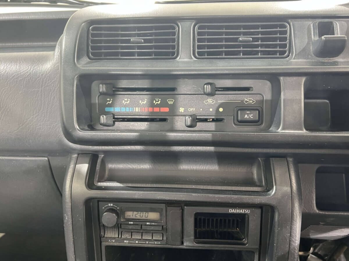 2000 Daihatsu Hijet JDM car for sale — photo 10 of 24
