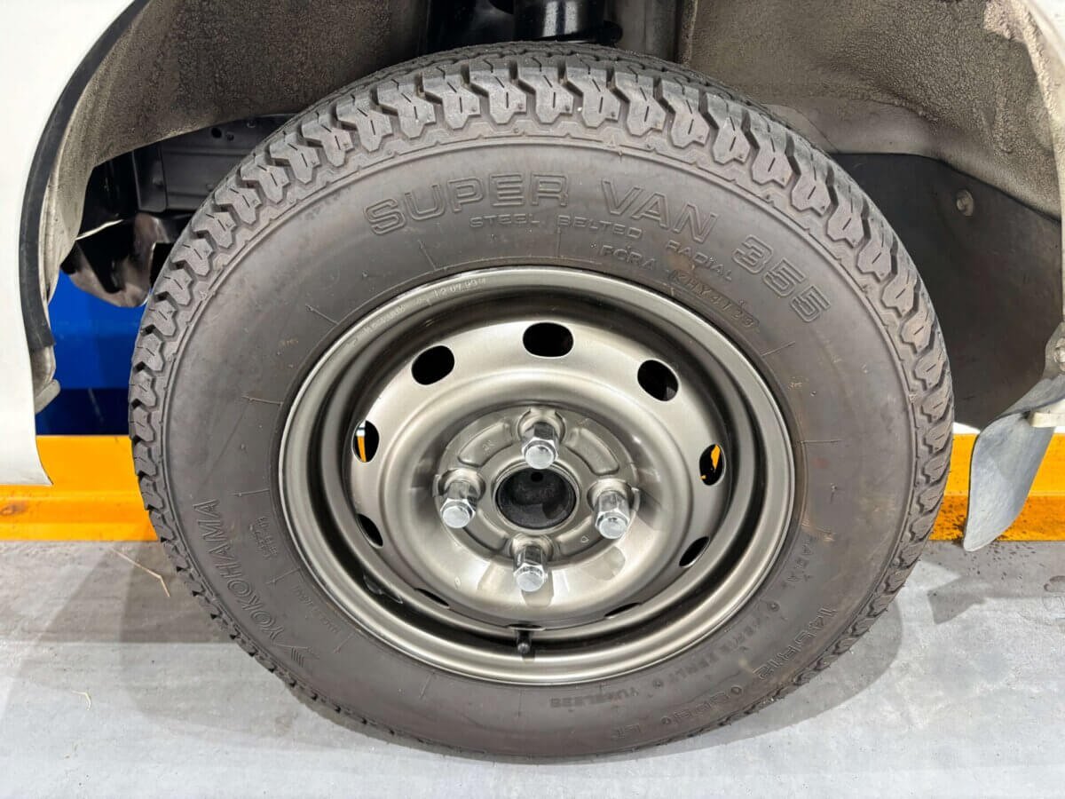 2000 Daihatsu Hijet JDM car for sale — photo 17 of 25