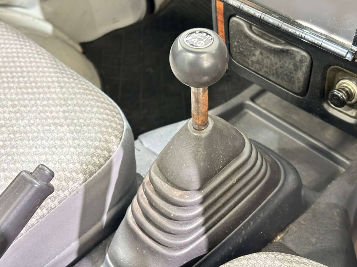 2000 Daihatsu Hijet JDM car for sale — photo 13 of 25