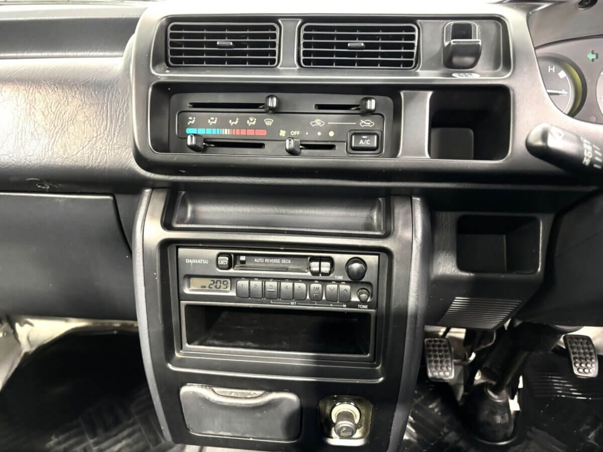 2000 Daihatsu Hijet JDM car for sale — photo 11 of 25