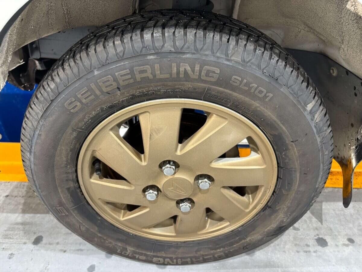 2000 Daihatsu Hijet JDM car for sale — photo 18 of 25