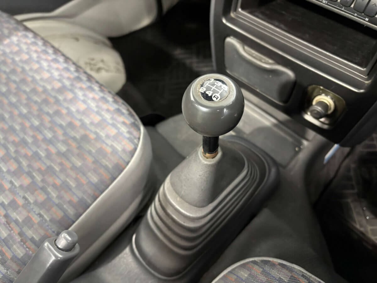 2000 Daihatsu Hijet JDM car for sale — photo 13 of 25