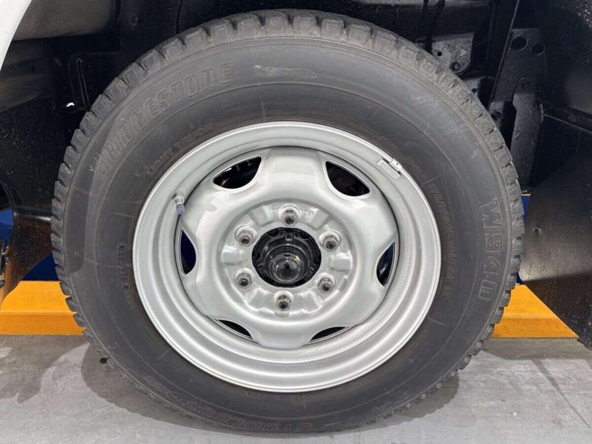 2000 Isuzu Elf JDM car for sale — photo 21 of 25