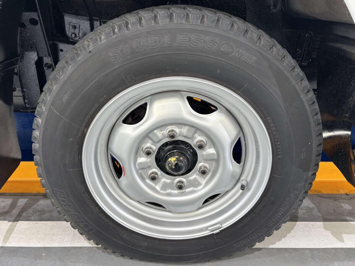 2000 Isuzu Elf JDM car for sale — photo 18 of 25