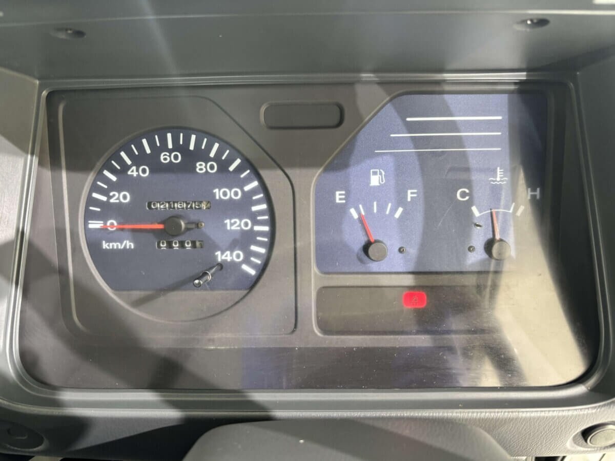 2000 Isuzu Elf JDM car for sale — photo 8 of 25