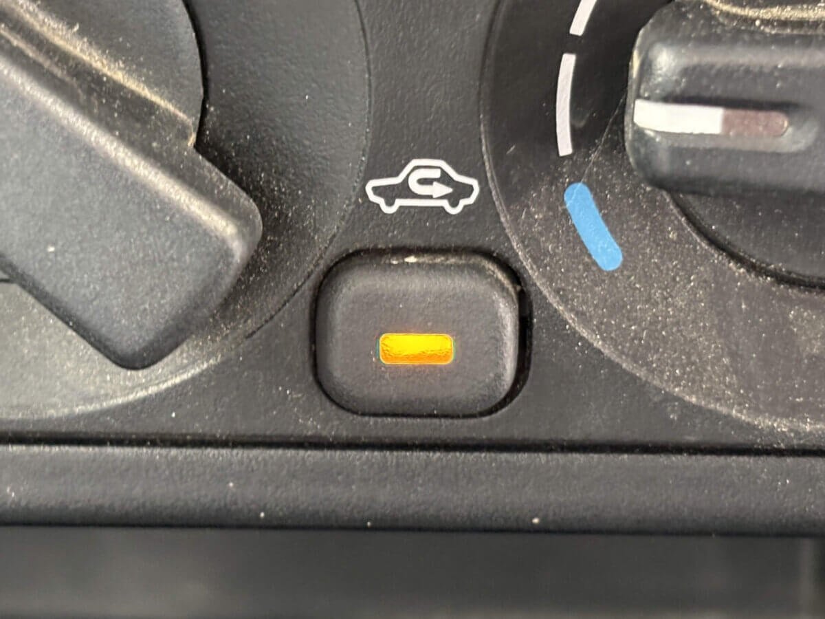 2000 Mitsubishi Minicab JDM car for sale — photo 11 of 24