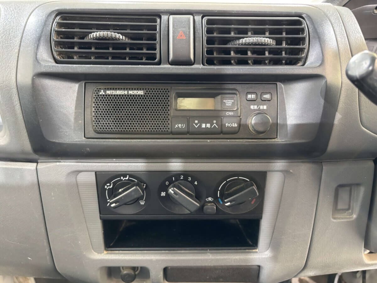 2000 Mitsubishi Minicab JDM car for sale — photo 10 of 24