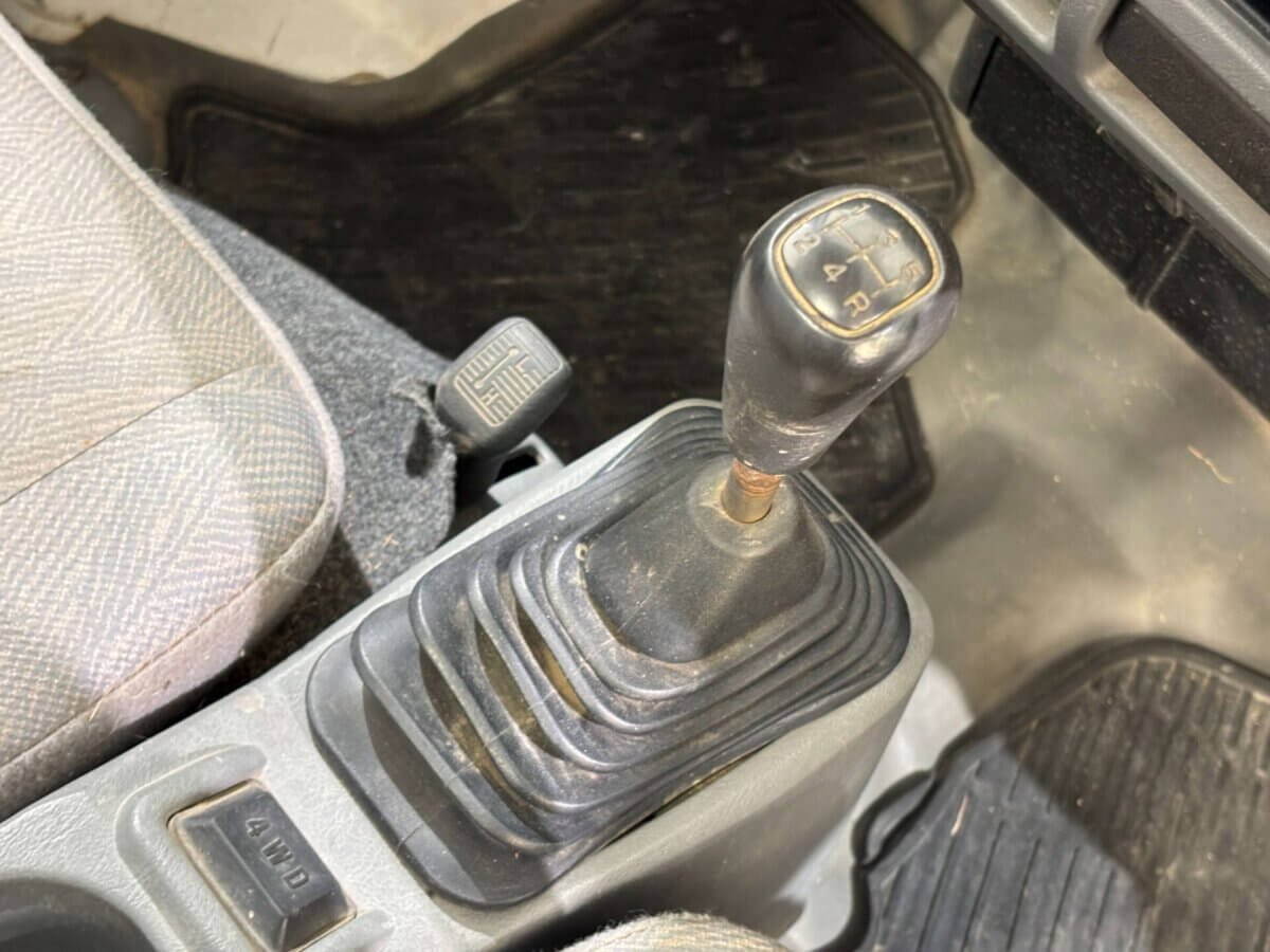 2000 Mitsubishi Minicab JDM car for sale — photo 12 of 24